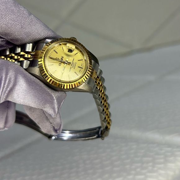 Elon Stainless Steel Water Resistant Quartz Watch - Picture 2 of 10